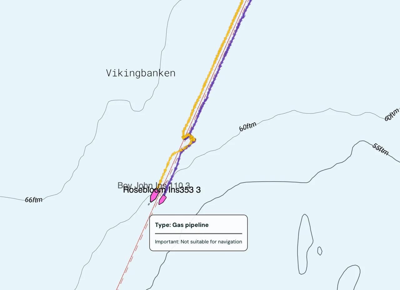Vessels fishing along a gas pipeline on Vikingbanken