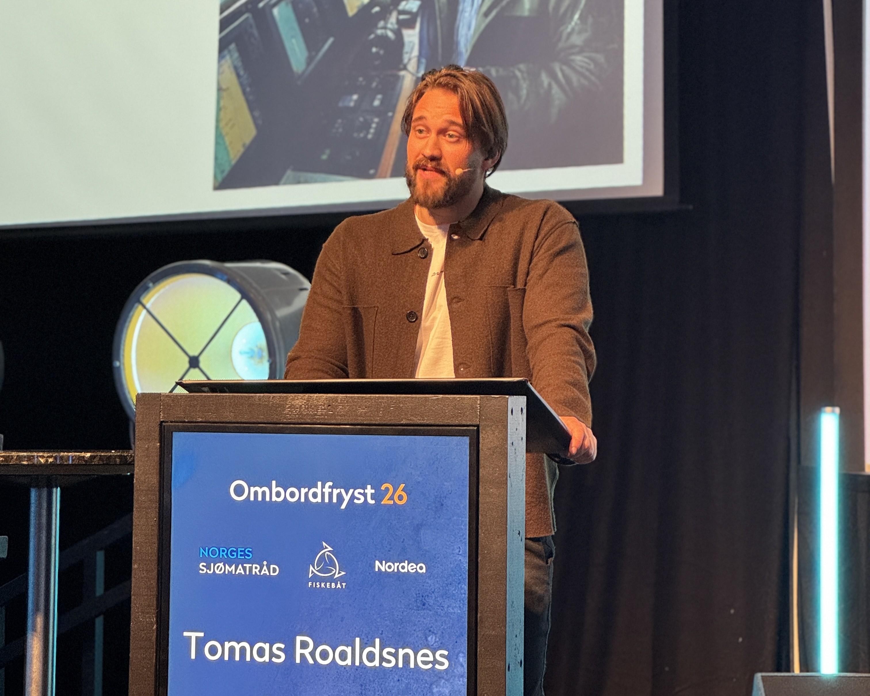 Tomas Roaldsnes on stage at Ombordfryst