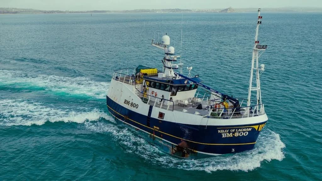 Fishing vessel Kelly of Ladram at sea