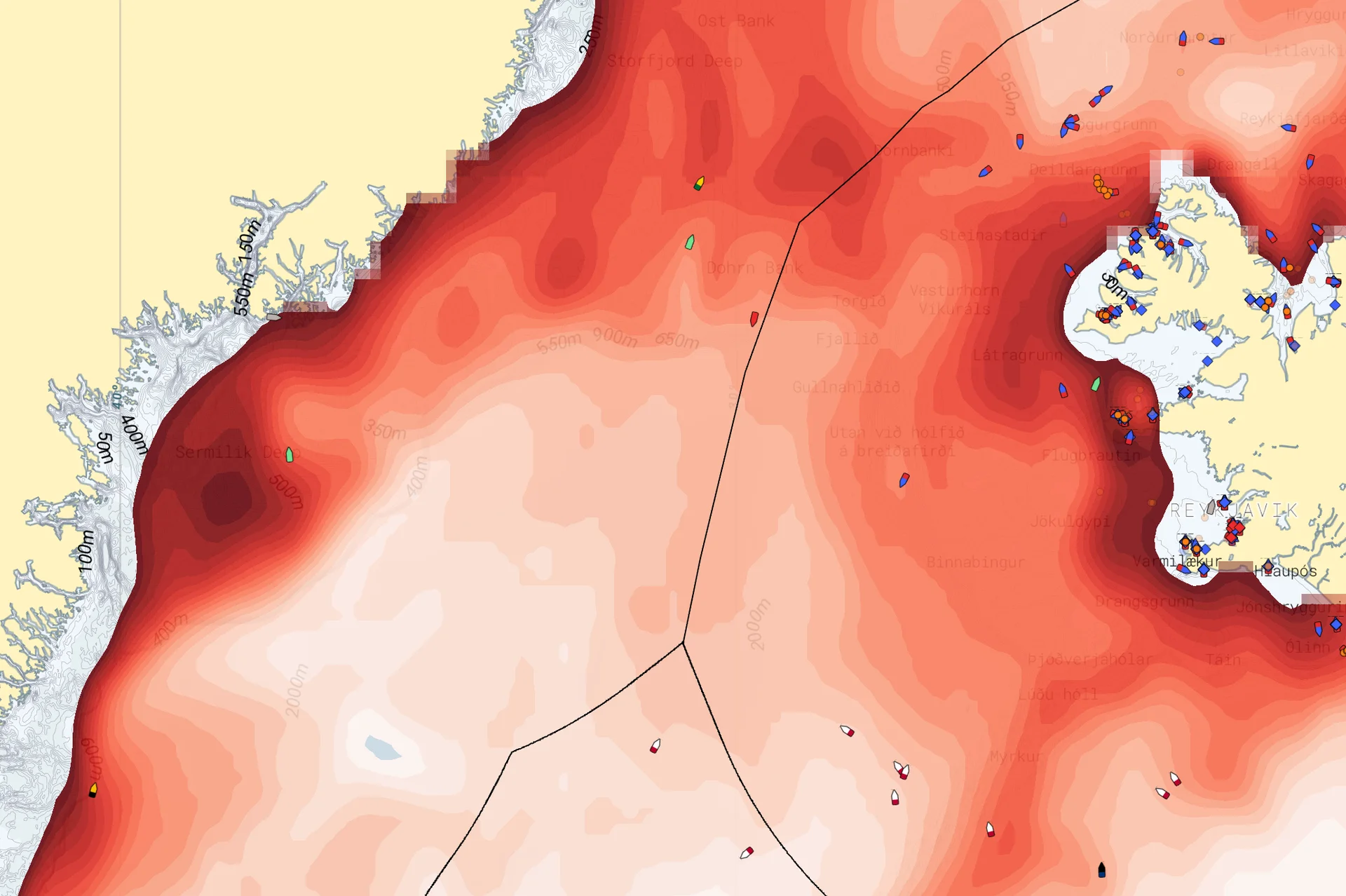 Map of modelled zooplankton concentration, with vessels and fishing activity.